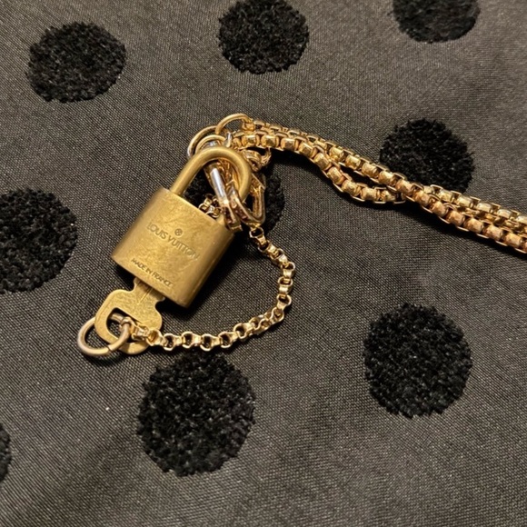 Louis Vuitton brass lock & key with necklace - Picture 3 of 4